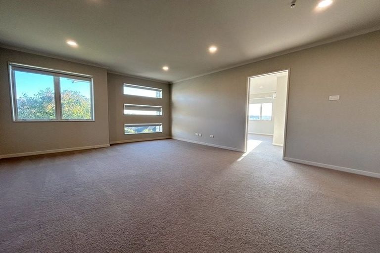 Photo of property in 22 Skipjack Pass, Silverdale, 0932