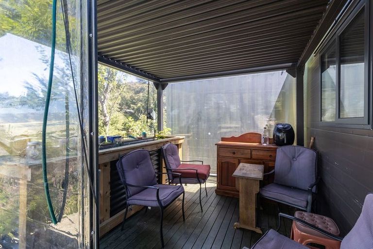 Photo of property in 54 Rotomanu Rise, Western Lake, Featherston, 5773