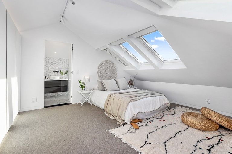 Photo of property in 16 Burnham Street, Seatoun, Wellington, 6022