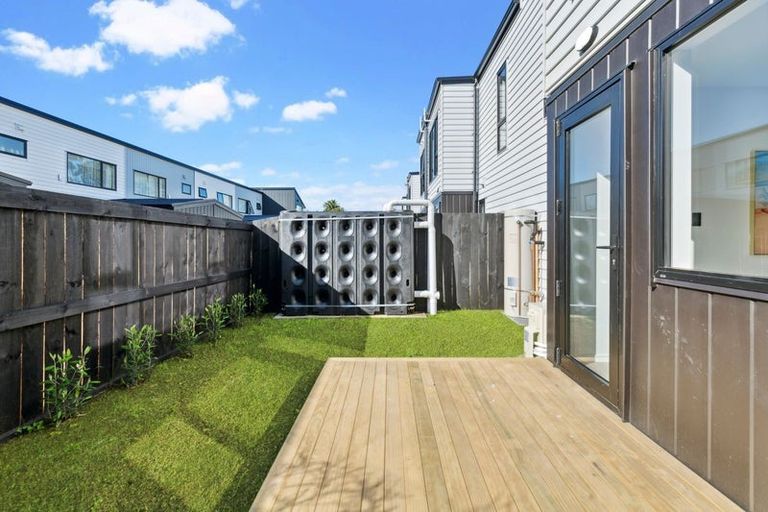 Photo of property in 2/12 William Street, Mangere East, Auckland, 2024