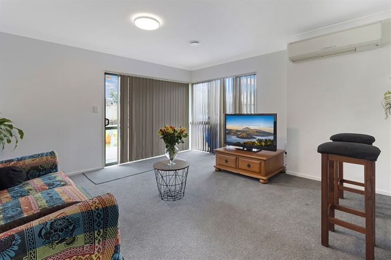 Photo of property in 25 Martin Jugum Lane, Ranui, Auckland, 0612
