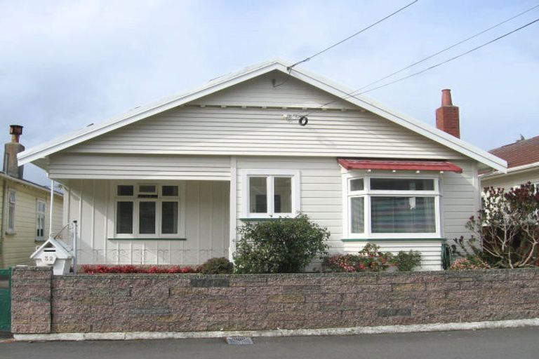 Photo of property in 32 Palm Avenue, Lyall Bay, Wellington, 6022