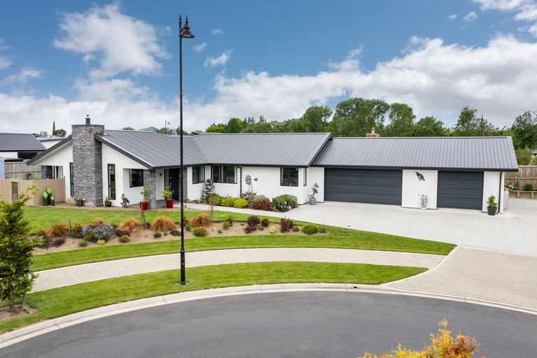 Photo of property in 17 Rodeo Place, Outram, 9019