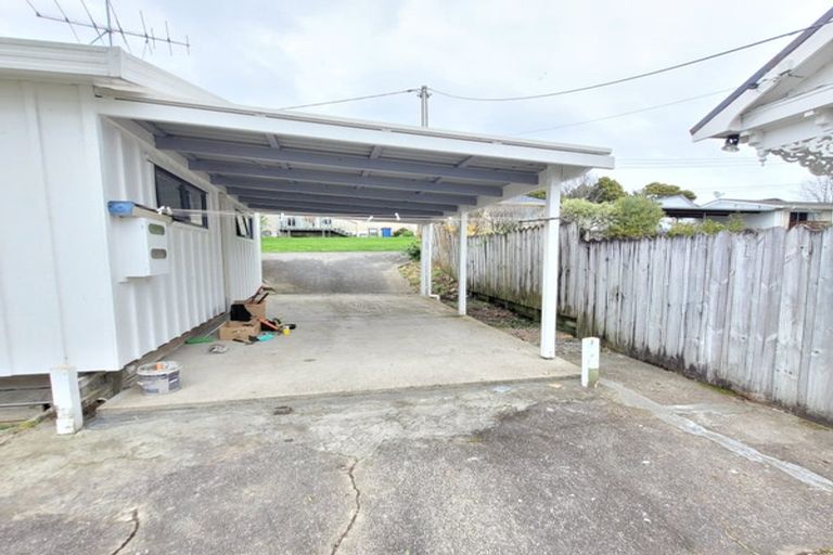 Photo of property in 1/100 Birkdale Road, Birkdale, Auckland, 0626
