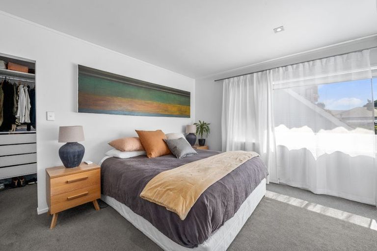 Photo of property in 24 Bridge View Road, Birkenhead, Auckland, 0626