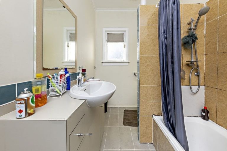 Photo of property in 16 Freyberg Avenue, Papatoetoe, Auckland, 2104