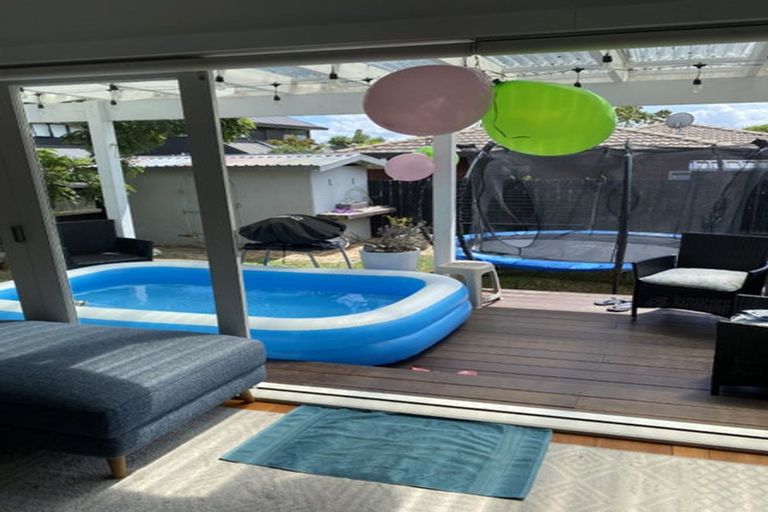 Photo of property in 1/135 Onewa Road, Northcote, Auckland, 0627