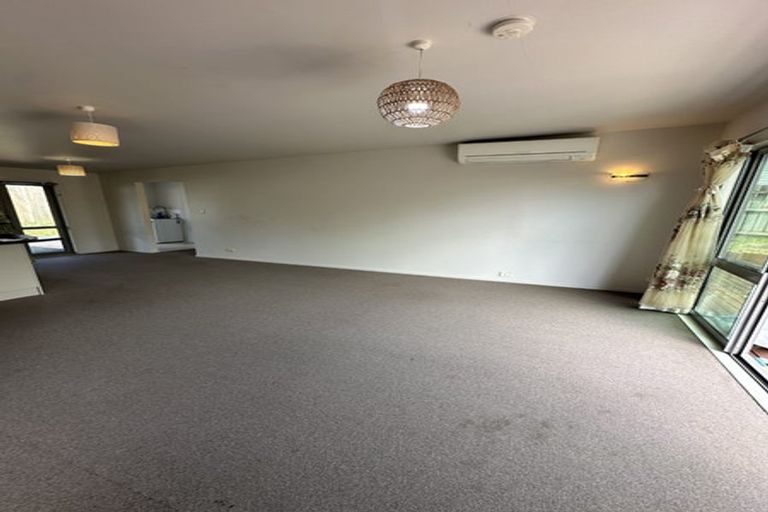 Photo of property in 72 Kervil Avenue, Te Atatu Peninsula, Auckland, 0610
