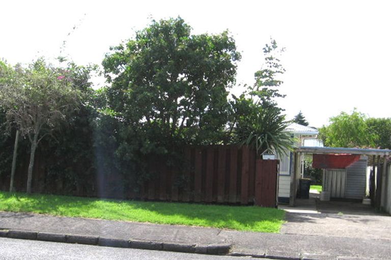 Photo of property in 2/10 Neil Avenue, Te Atatu Peninsula, Auckland, 0610