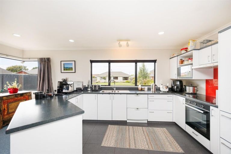 Photo of property in 11 Mcilwaine Place, Marton, 4710