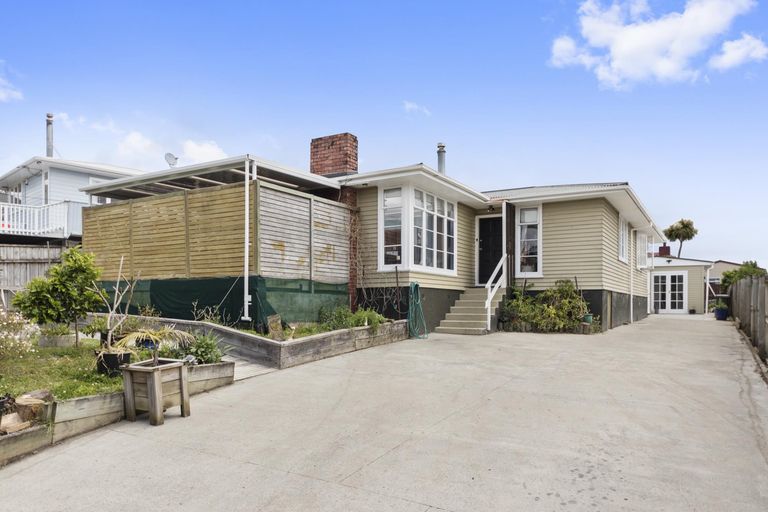 Photo of property in 12 Kereru Street, Henderson, Auckland, 0612