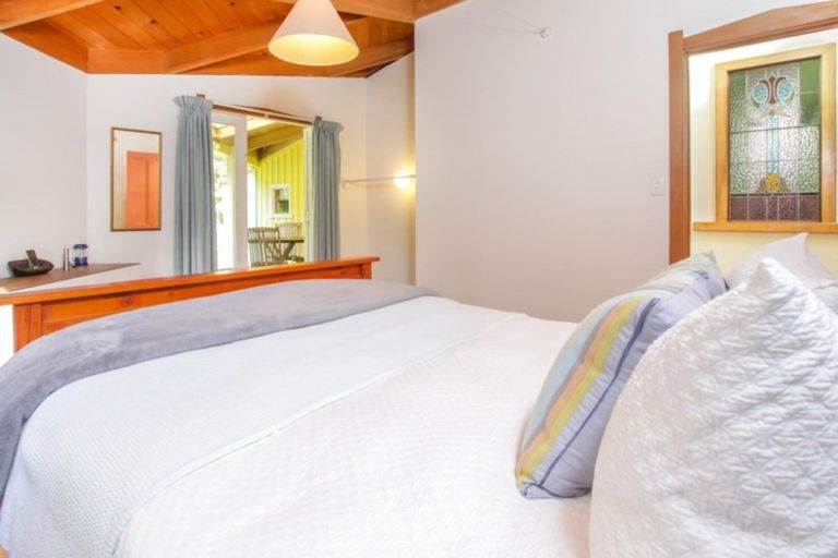 Photo of property in 2 Manawaora Road, Russell, 0272