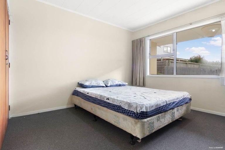 Photo of property in 3/305 Great North Road, Henderson, Auckland, 0612