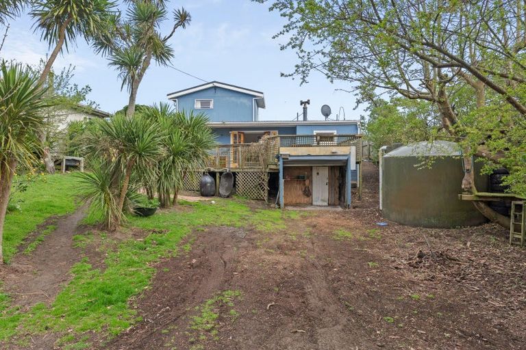 Photo of property in 16 Arthur Street, Waikawa Beach, Levin, 5573