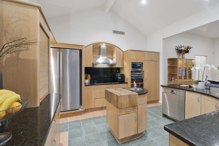 Photo of property in 9 Burgundy Park Avenue, Henderson, Auckland, 0612