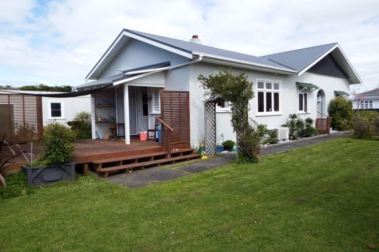 Photo of property in 13 Ross Street, Marton, 4710