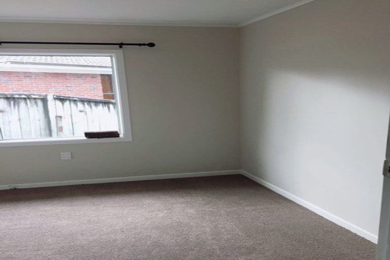 Photo of property in 26 Tawhana Crescent, Red Beach, 0932