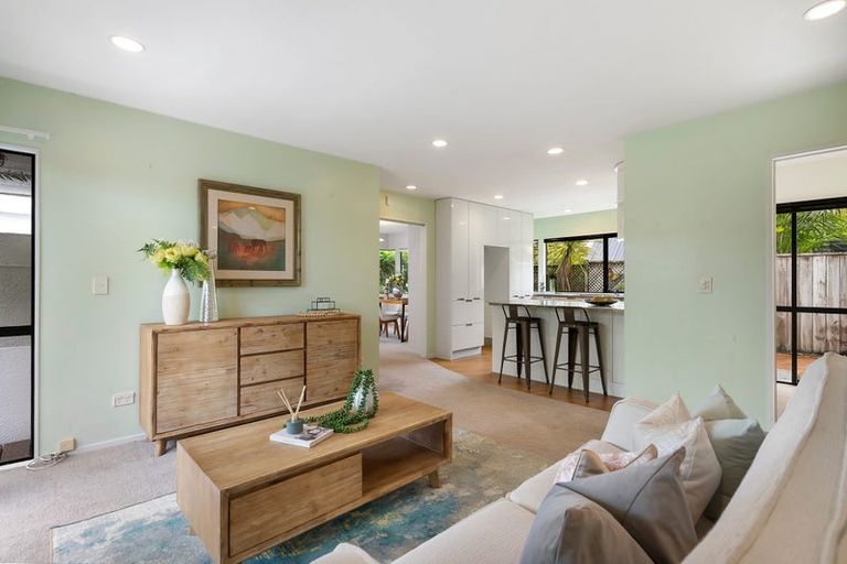 Photo of property in 15 Perendale Close, Somerville, Auckland, 2014