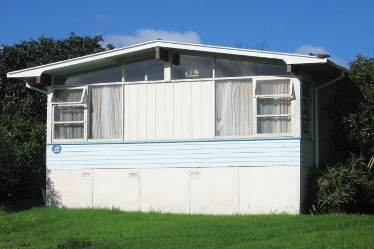 Photo of property in 14 Coburg Street, Henderson, Auckland, 0612