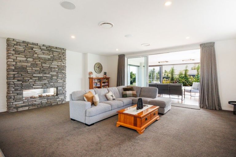 Photo of property in 33 Hartwell Drive, Kelvin Grove, Palmerston North, 4470