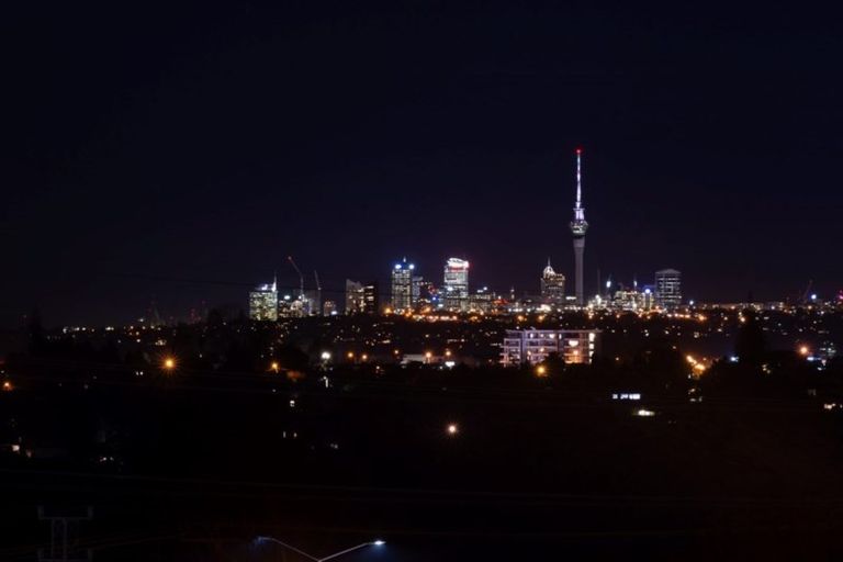 Photo of property in 15 Exotic Place, Massey, Auckland, 0614