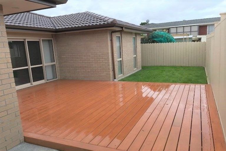 Photo of property in 37 Riverglade Parkway, Te Atatu South, Auckland, 0610