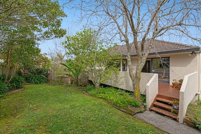 Photo of property in 19 Calypso Way, Unsworth Heights, Auckland, 0632
