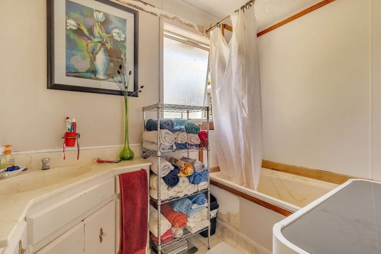 Photo of property in 9 Tahu Crescent, Sunnynook, Auckland, 0620