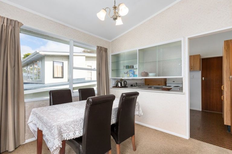Photo of property in 25 Churton Drive, Churton Park, Wellington, 6037