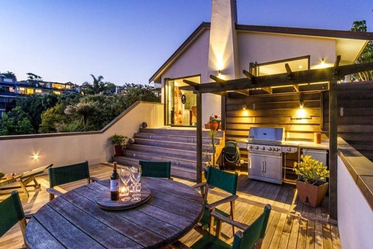 Photo of property in 46 Masterton Road, Rothesay Bay, Auckland, 0630