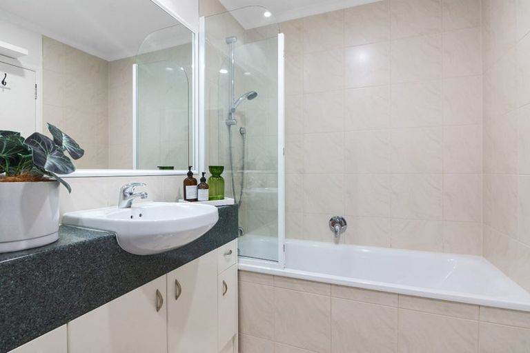 Photo of property in 1p/7-11 Bute Road, Browns Bay, Auckland, 0630