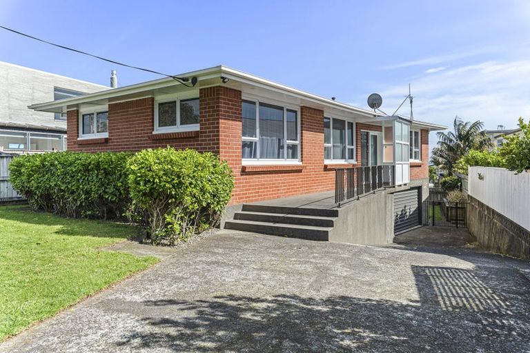 Photo of property in 15 Mclean Street, Strandon, New Plymouth, 4312