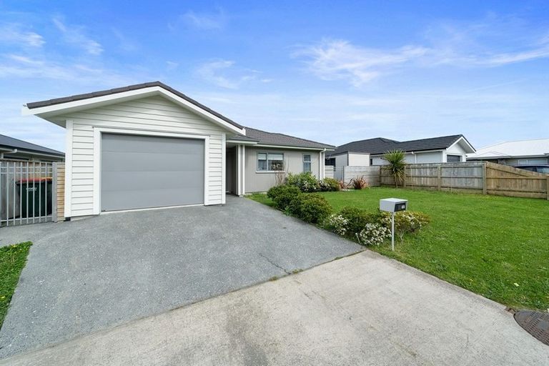 Photo of property in 11 Henrietta Maxwell Grove, Wainuiomata, Lower Hutt, 5014