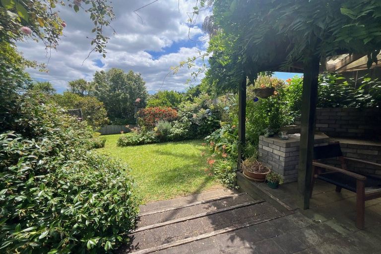 Photo of property in 15 Pinewood Grove, Botany Downs, Auckland, 2010