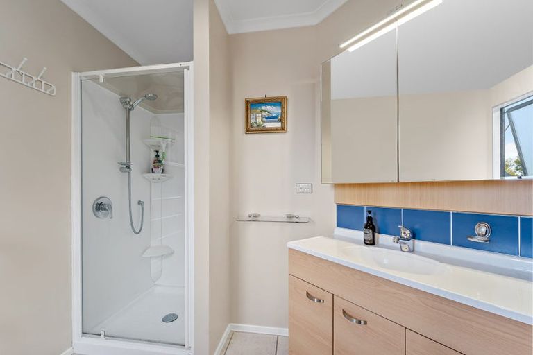 Photo of property in 15 Glenreagh Place, Torbay, Auckland, 0630