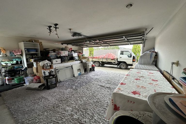 Photo of property in 1 Fleetwood Drive, Henderson, Auckland, 0612