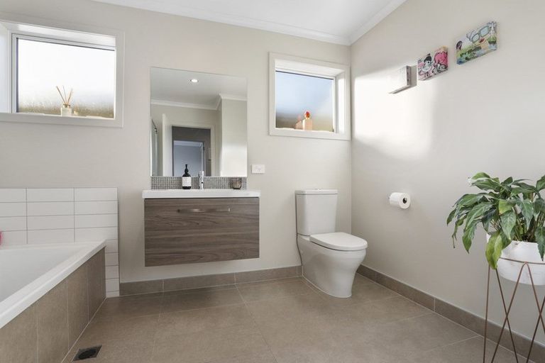 Photo of property in 28 Kanuka Road, Hobsonville, Auckland, 0616