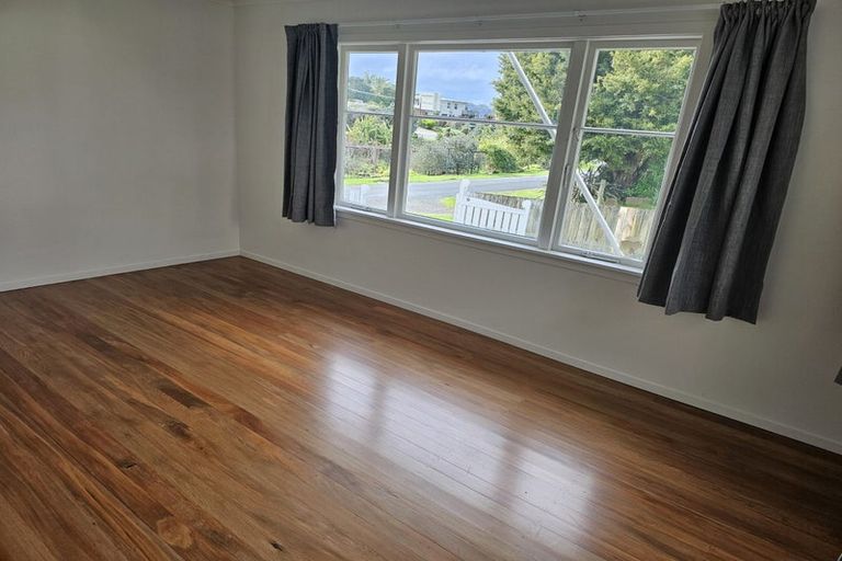 Photo of property in 1 Whimp Avenue, Onerahi, Whangarei, 0110