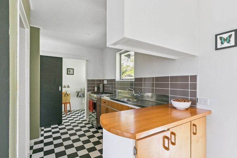 Photo of property in 5 Waitaha Way, Houghton Bay, Wellington, 6023