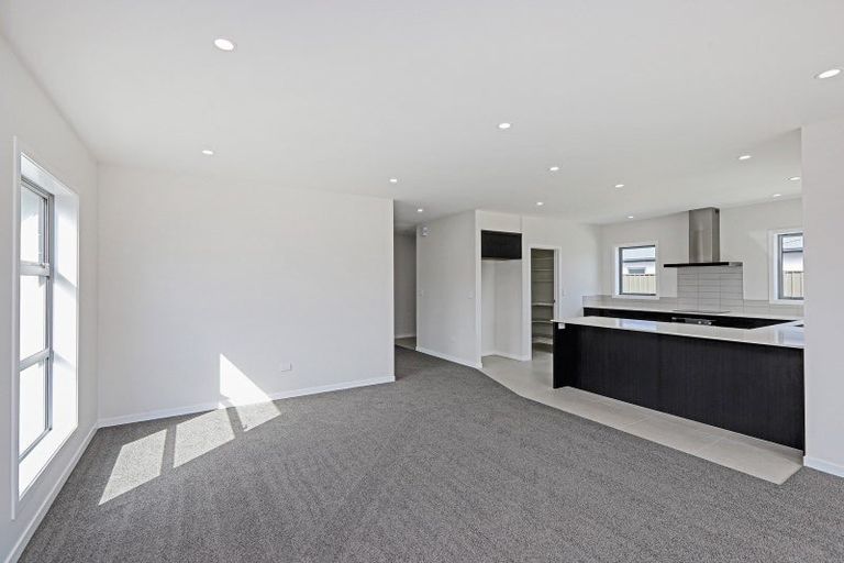 Photo of property in 6 George Yee Place, Taradale, 4112