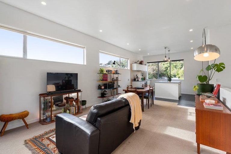 Photo of property in 9 Tiketike Way, Brooklyn, Wellington, 6021
