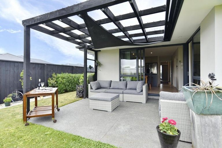 Photo of property in 2 Stratford (pvt) Way, Rangiora, 7400