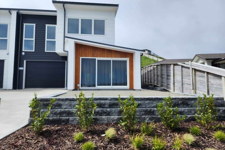 Photo of property in 115a Queen Charlotte Drive, Aotea, Porirua, 5024