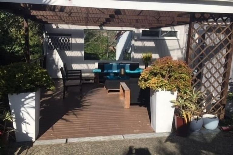 Photo of property in 6 Long Street, Torbay, Auckland, 0630