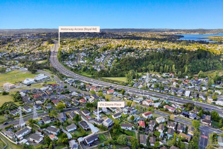 Photo of property in 14 Doone Place, Massey, Auckland, 0614