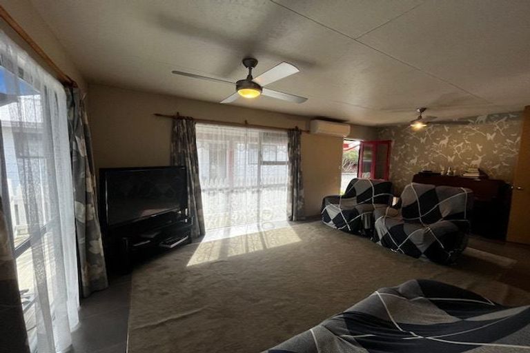 Photo of property in 20 Ocean View Road, Northcote, Auckland, 0627