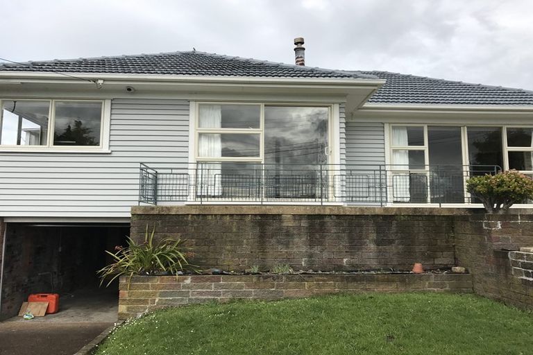 Photo of property in 7 Lyndhurst Road, Te Atatu South, Auckland, 0610