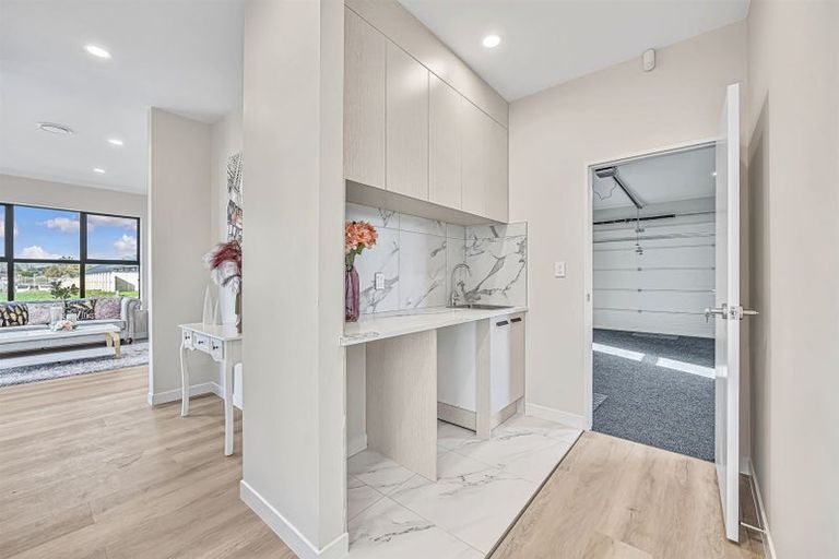 Photo of property in 2 Hoete Way, Tuakau, 2121