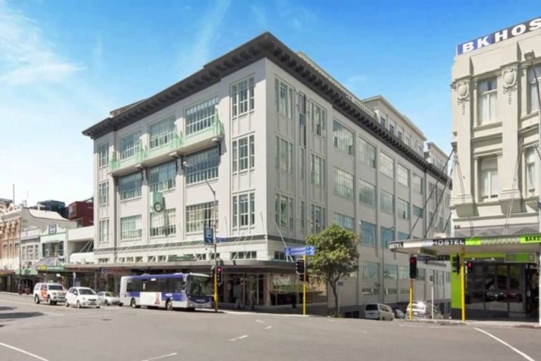 Photo of property in 2/318 Sunset Road, Unsworth Heights, Auckland, 0632