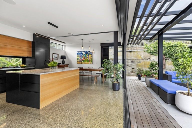 Photo of property in 4 Torless Terrace, Thorndon, Wellington, 6011